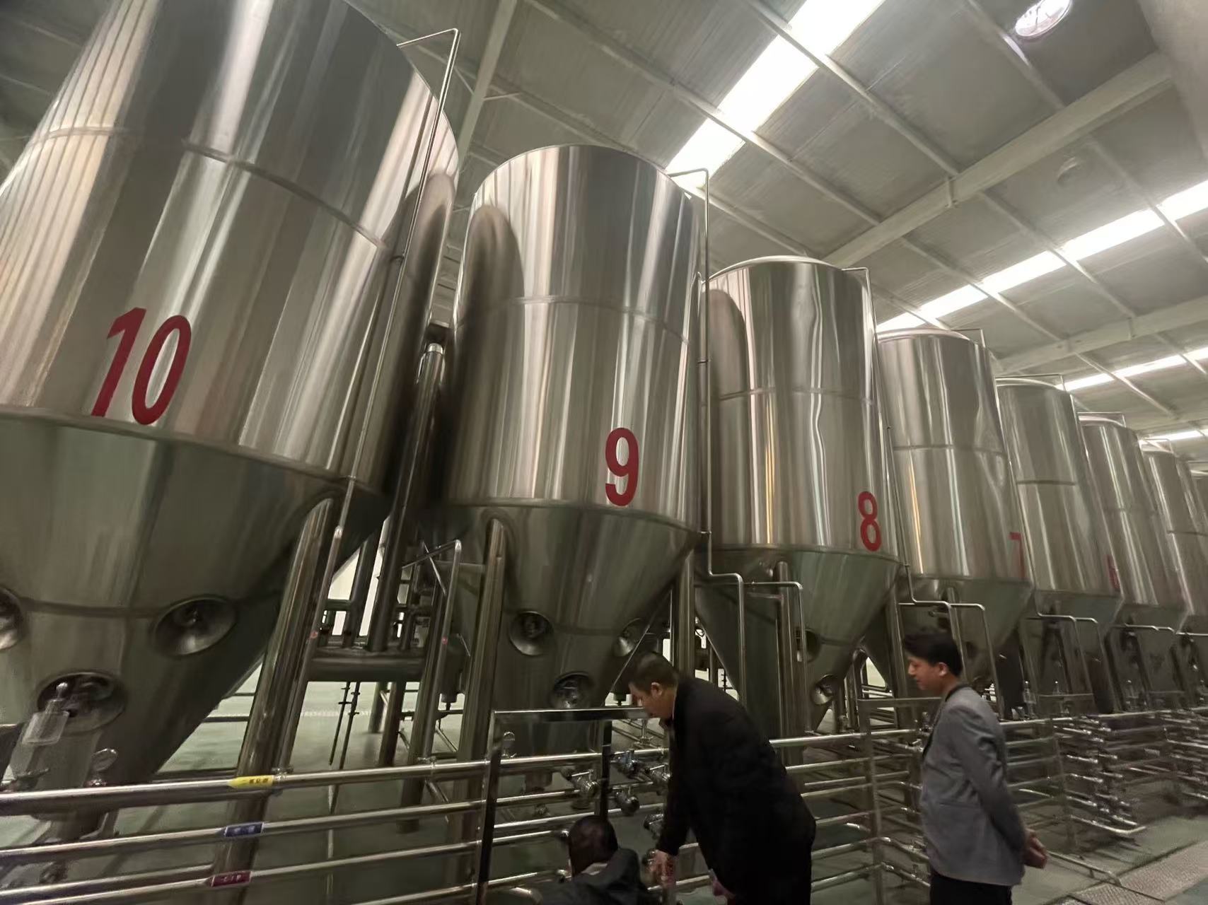 贺州精酿啤酒设备厂—平面布置、设备设计、制造、调试、培训等一条龙服务